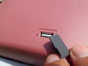 USB-Buchse zum Laden auf dem Deckel
